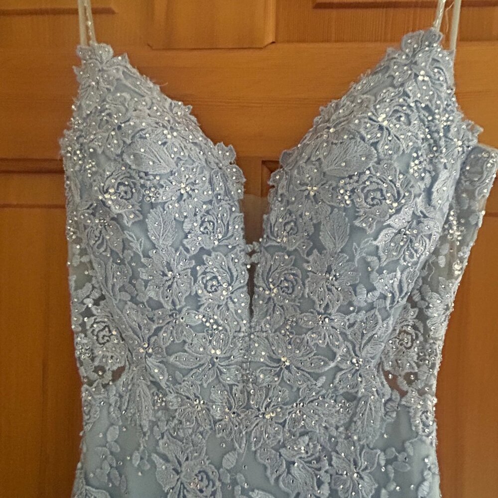Gorgeous Ellie Wilde Prom Dress - Picture 2 of 6
